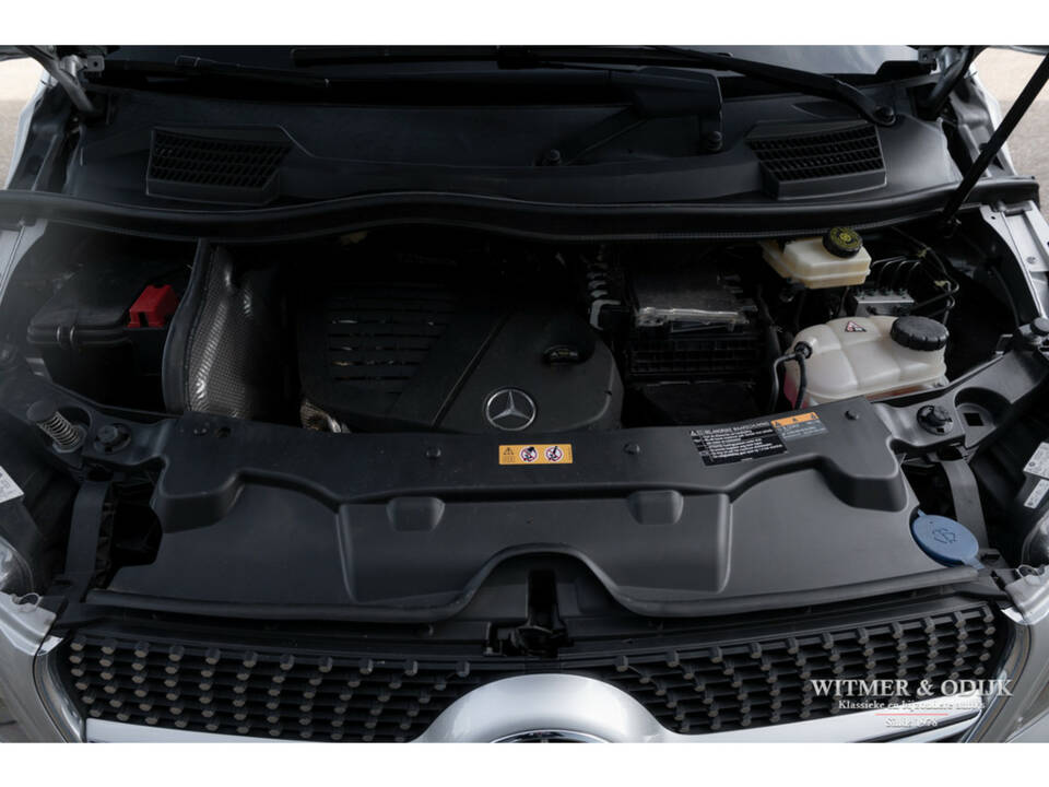 Image 27/28 of Mercedes-Benz V 300 d (2020)