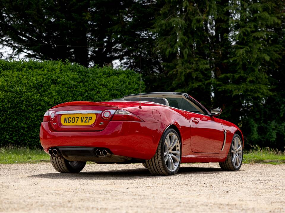 Image 13/50 of Jaguar XKR (2007)