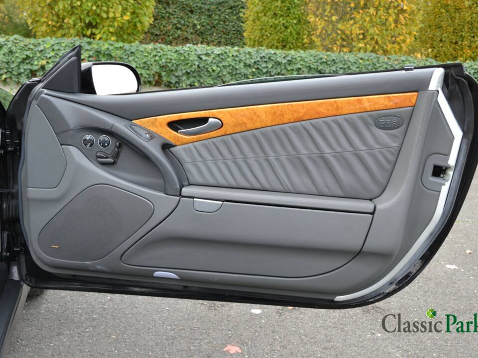 Immagine 30/50 di Mercedes-Benz SL 600 (2004)