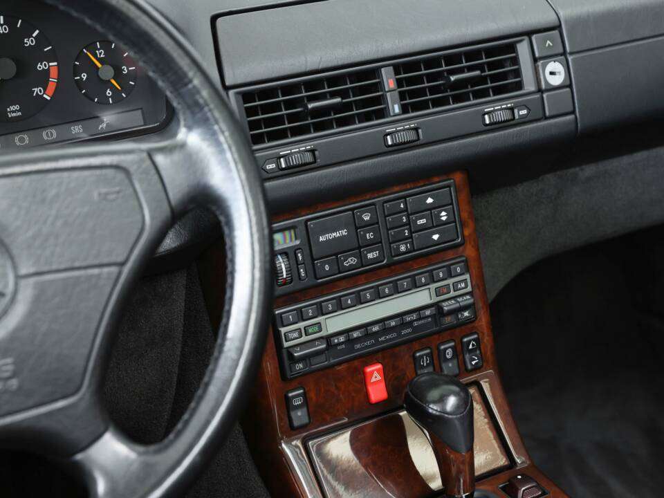 Image 39/50 of Mercedes-Benz 600 SL (1993)