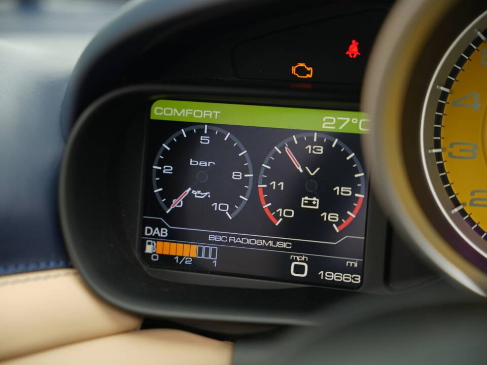 Image 41/50 of Ferrari California T (2015)