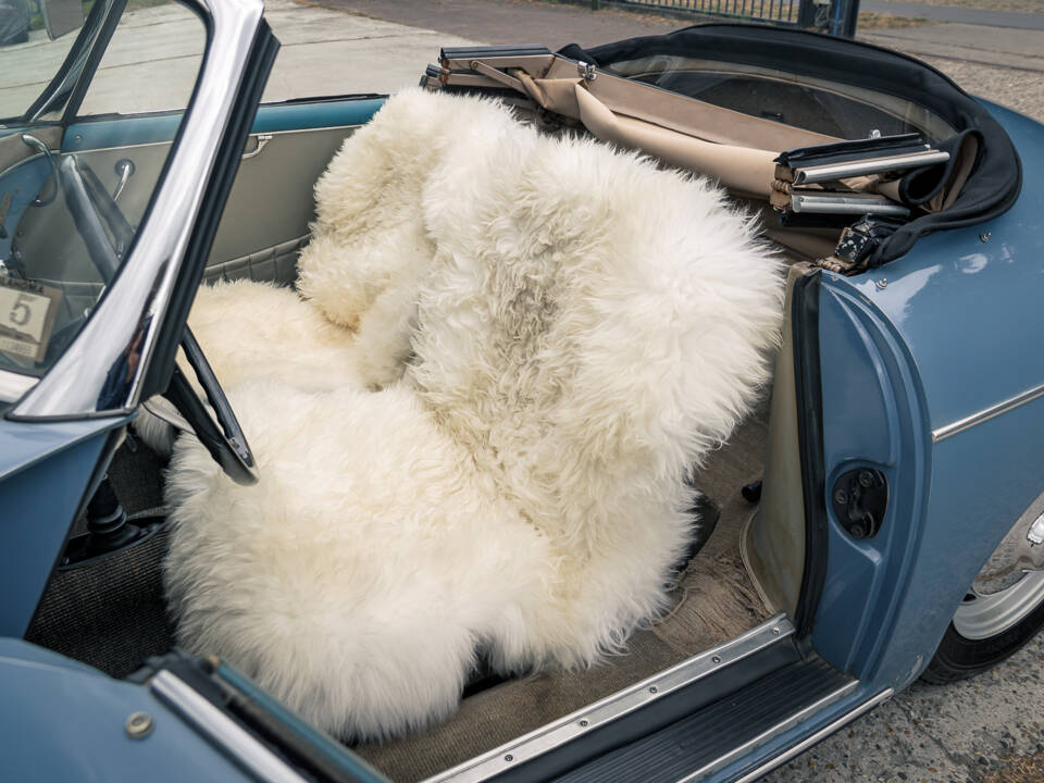 Immagine 30/46 di Porsche 356 B 1600 Roadster (1961)