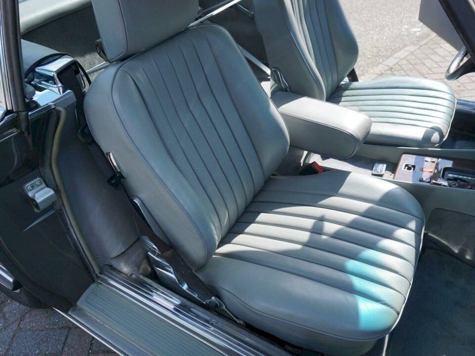 Image 18/36 de Mercedes-Benz 560 SL (1986)