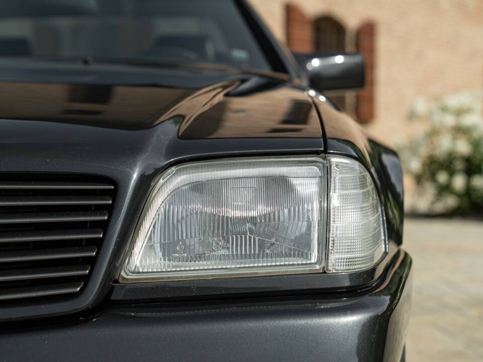 Image 10/50 of Mercedes-Benz 300 SL (1990)