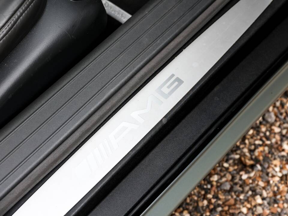 Afbeelding 13/40 van Mercedes-Benz SL 55 AMG (2003)