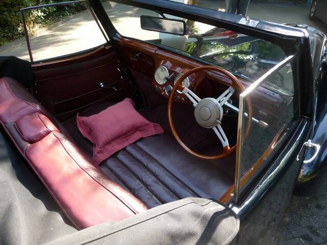 Image 6/15 of Triumph 2000 Roadster (1949)