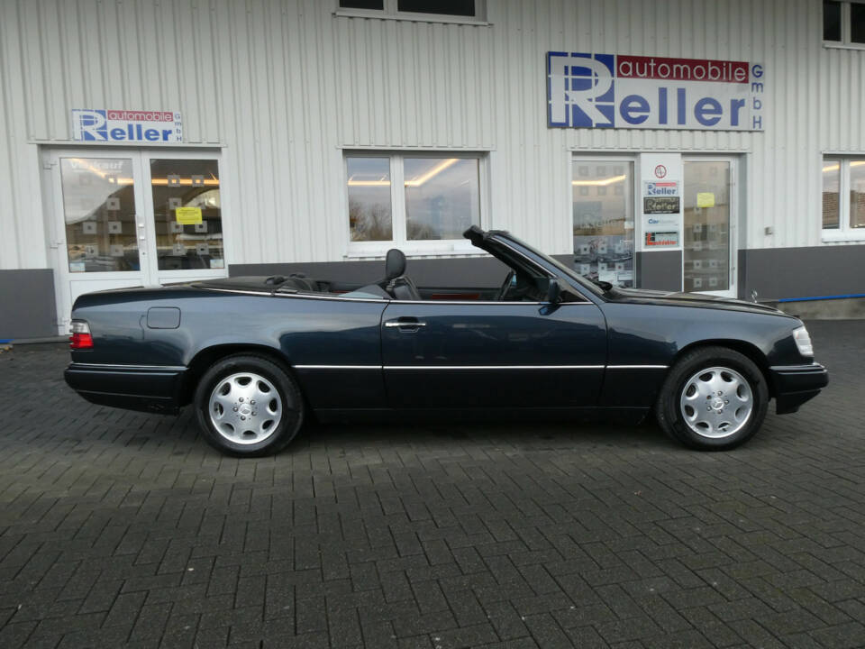 Bild 8/24 von Mercedes-Benz E 320 (1994)