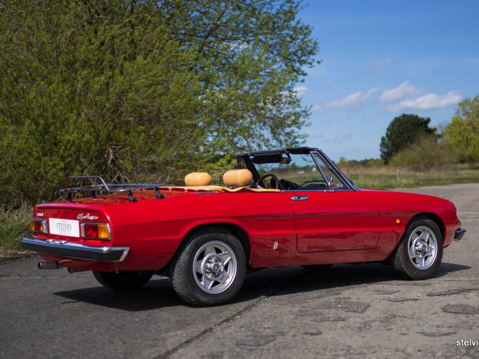 Afbeelding 16/42 van Alfa Romeo 2000 Spider Veloce (1980)