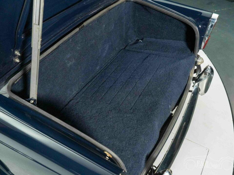Image 18/19 of Triumph TR 250 (1968)
