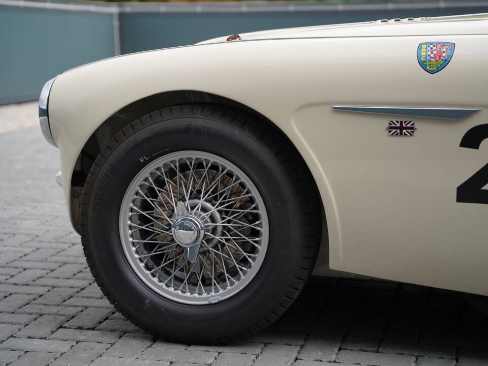 Image 43/50 of Austin-Healey 100&#x2F;6 (BN6) (1958)
