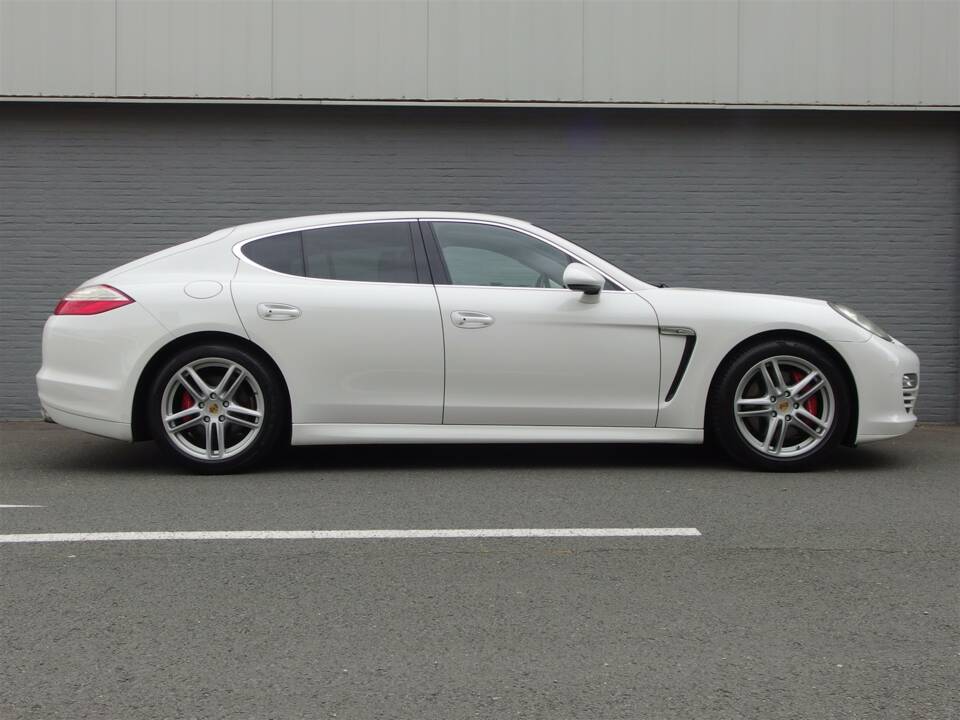 Image 5/98 of Porsche Panamera S (2010)