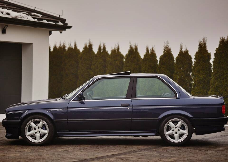 Image 5/8 of BMW 325i (1989)
