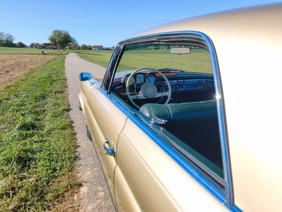 Afbeelding 23/30 van Mercedes-Benz 220 SE b (1961)