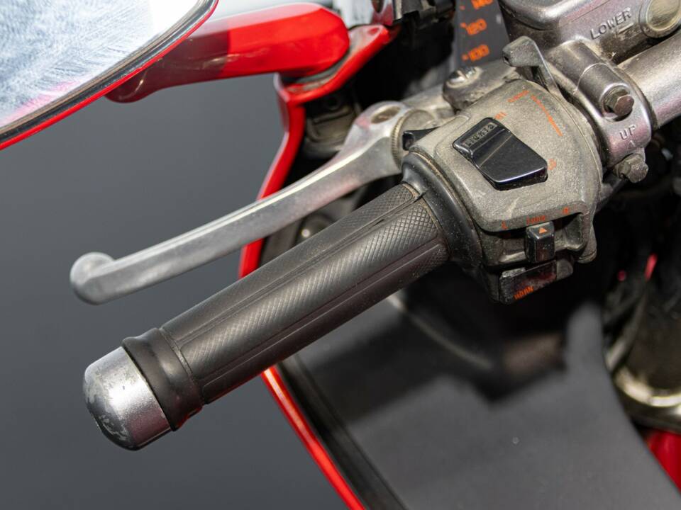 Bild 41/50 von Honda VFR 750R RC 30 (1988)