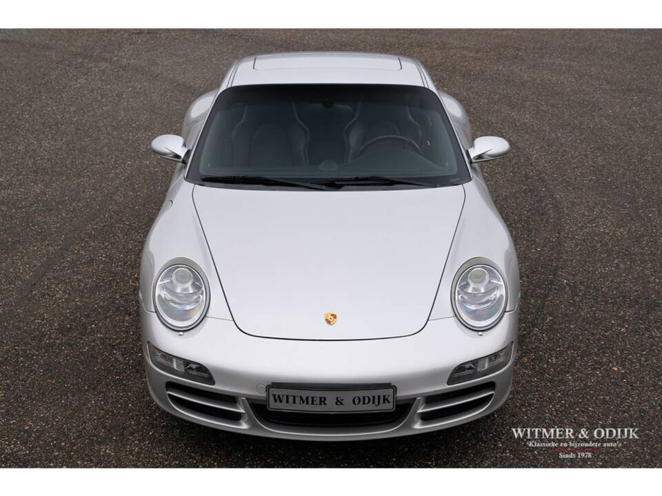 Immagine 7/29 di Porsche 911 Carrera 4S (2007)