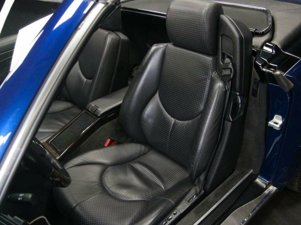 Image 20/49 of Mercedes-Benz SL 500 (2000)