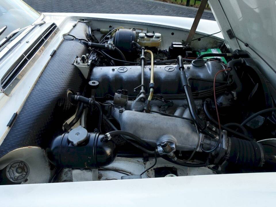 Bild 26/36 von Mercedes-Benz 280 SL (1970)