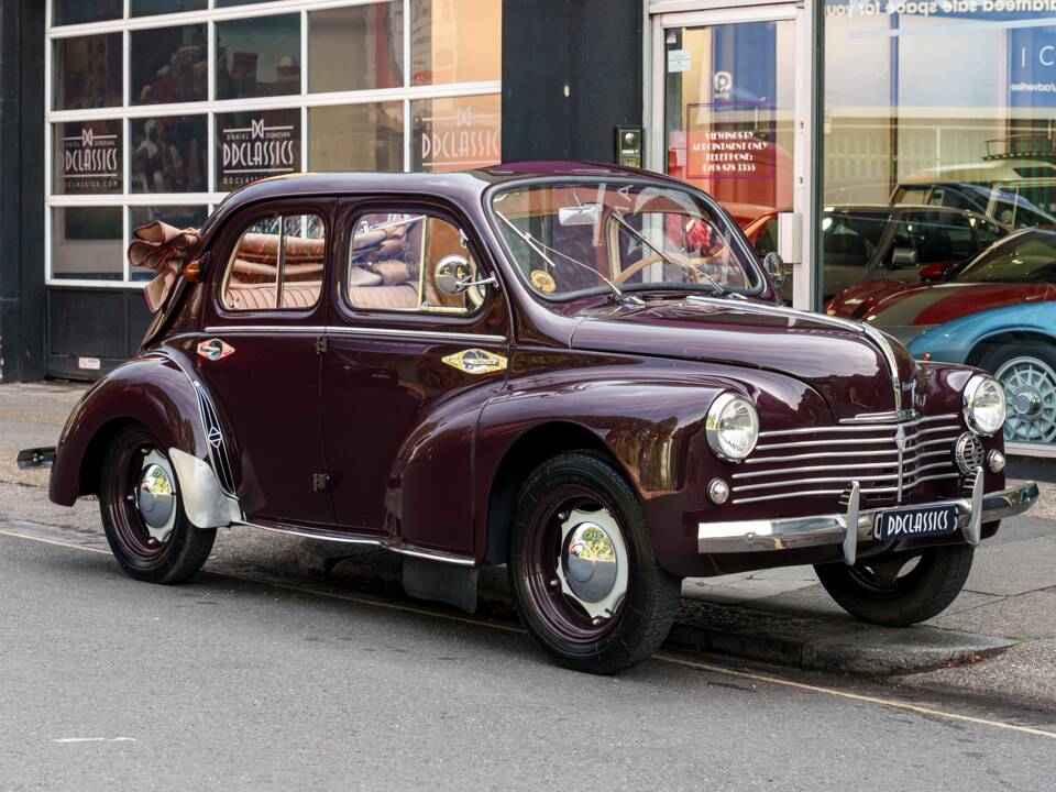 Immagine 2/33 di Renault 4 CV Décapotable (1951)