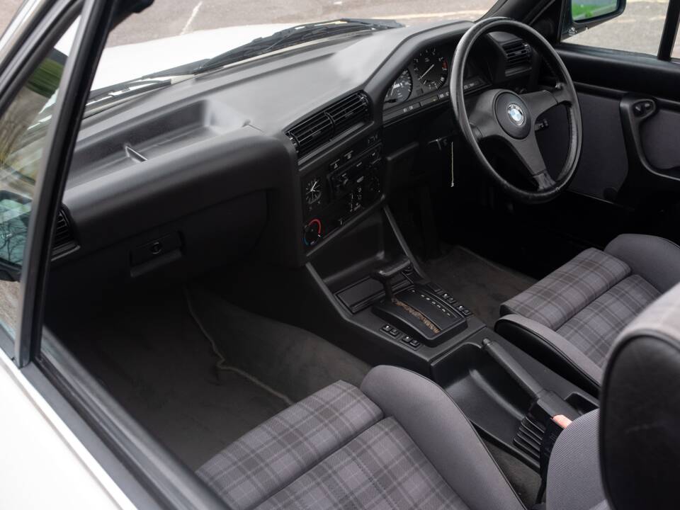 Image 41/50 of BMW 320i (1987)