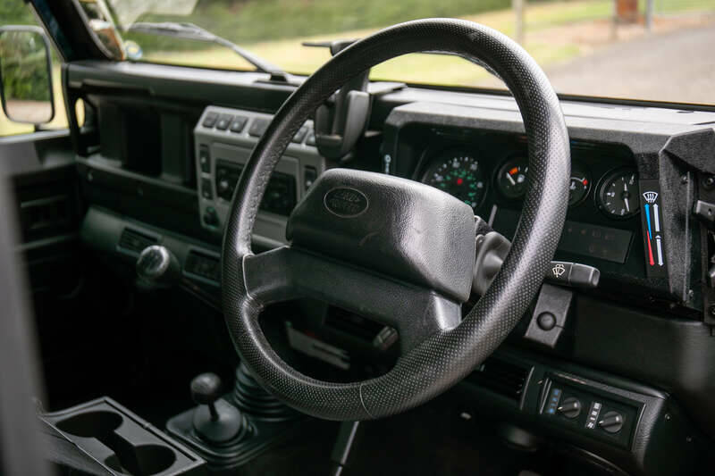 Image 28/50 de Land Rover Defender 90 Td5 (2003)