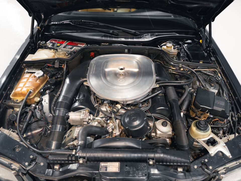 Bild 19/37 von Mercedes-Benz 560 SEC (1990)