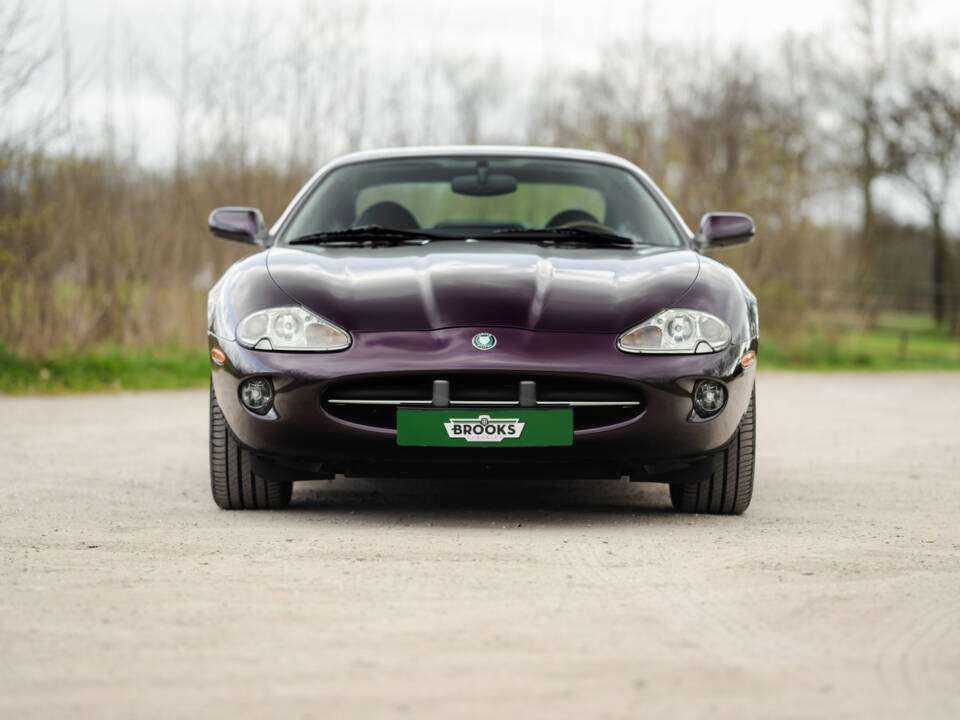 Imagen 3/36 de Jaguar XK8 4.0 (1999)