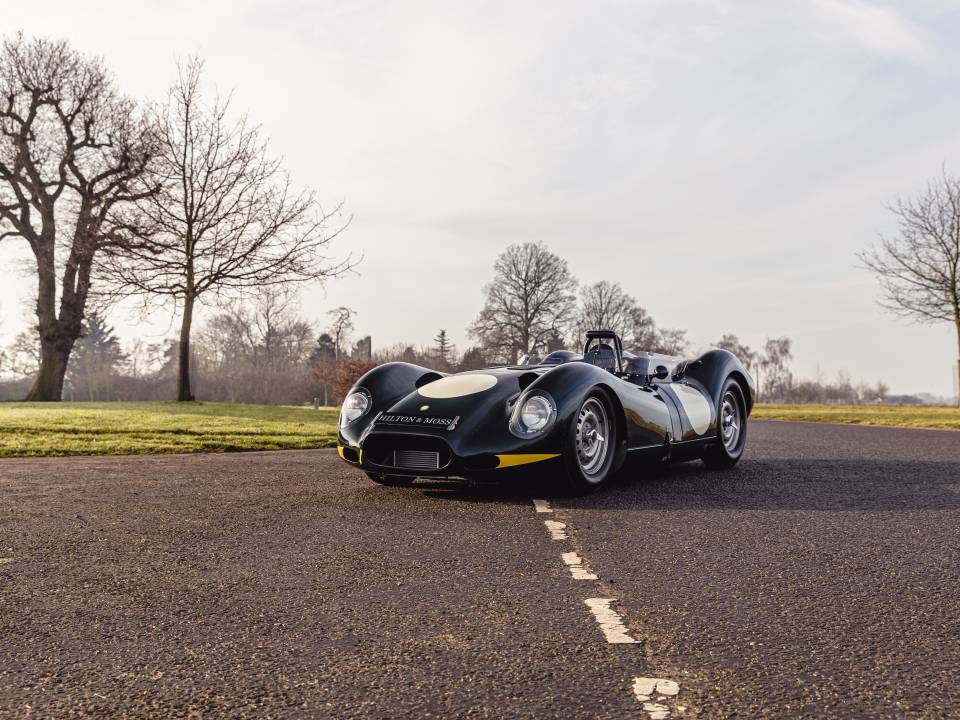 Image 3/21 of Lister Knobbly (2021)