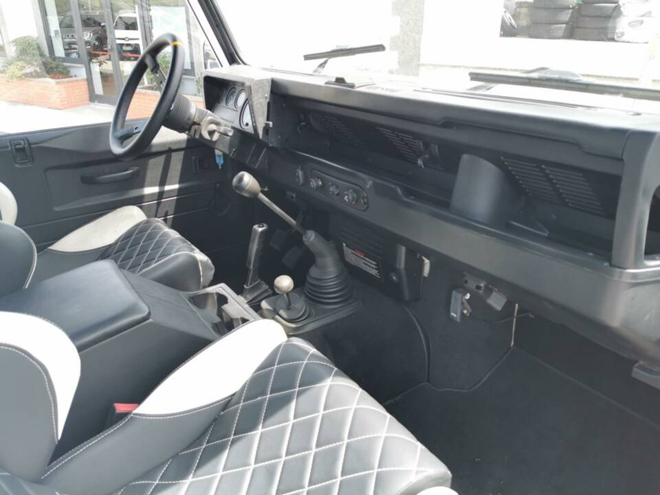 Image 20/45 of Land Rover Defender 110 Td5 (2001)