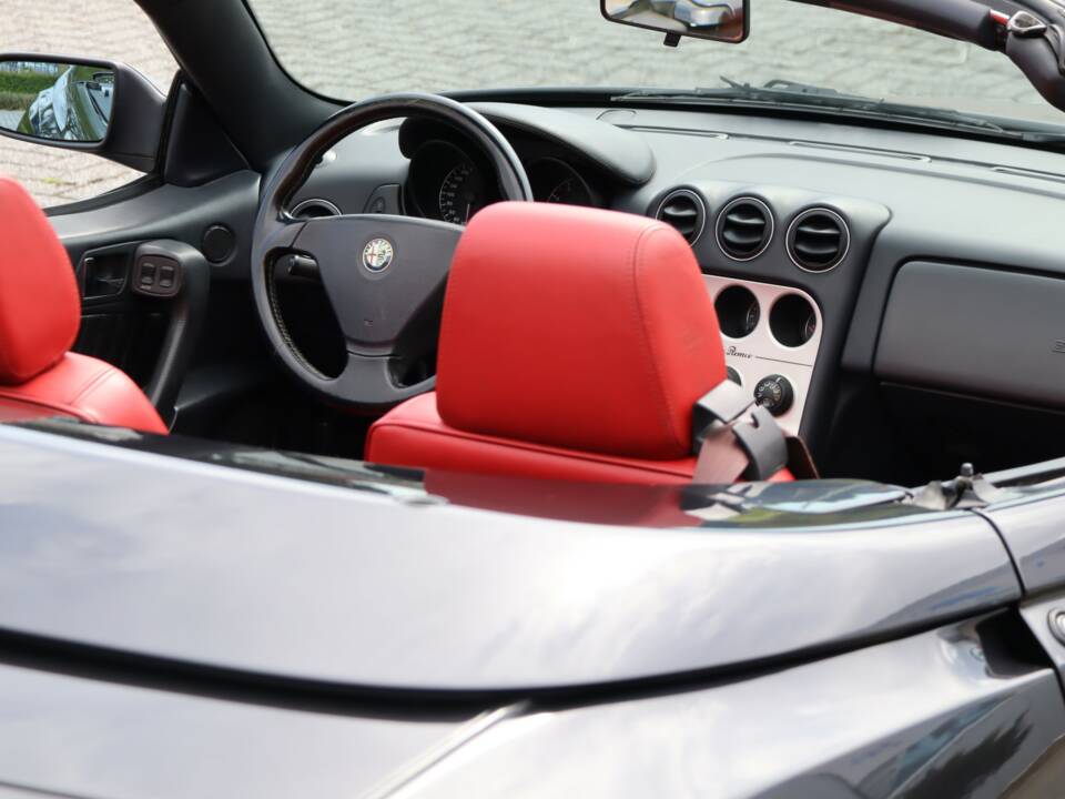 Image 34/50 of Alfa Romeo Spider 3.0 V6 24V (2001)