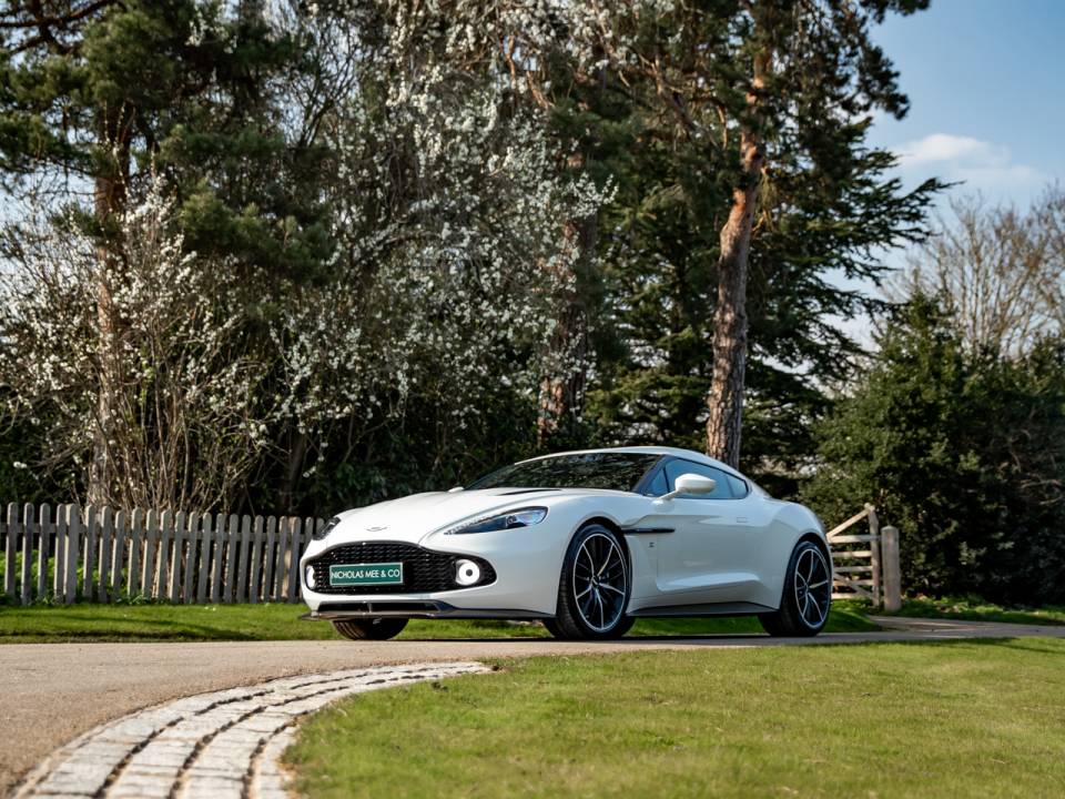 Imagen 13/50 de Aston Martin Vanquish Zagato (2017)