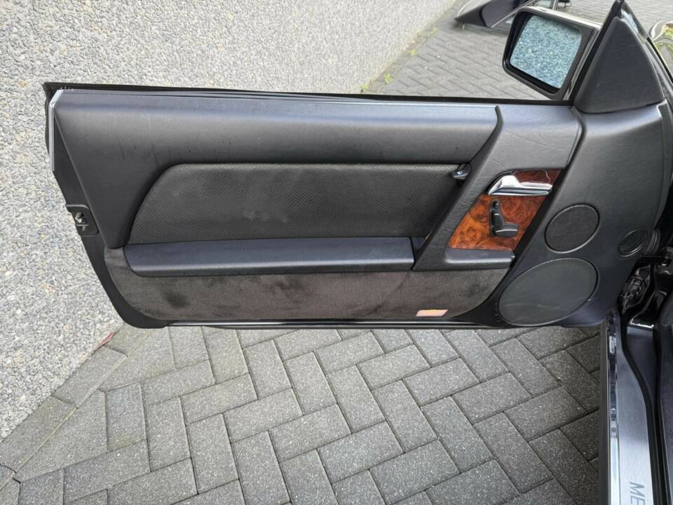 Image 32/50 de Mercedes-Benz 300 SL (1990)