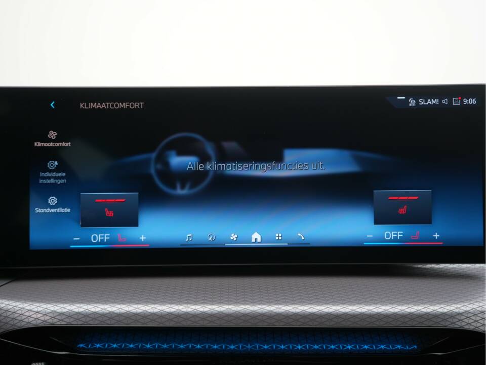 Image 27/50 of BMW 330i xDrive Touring (2025)