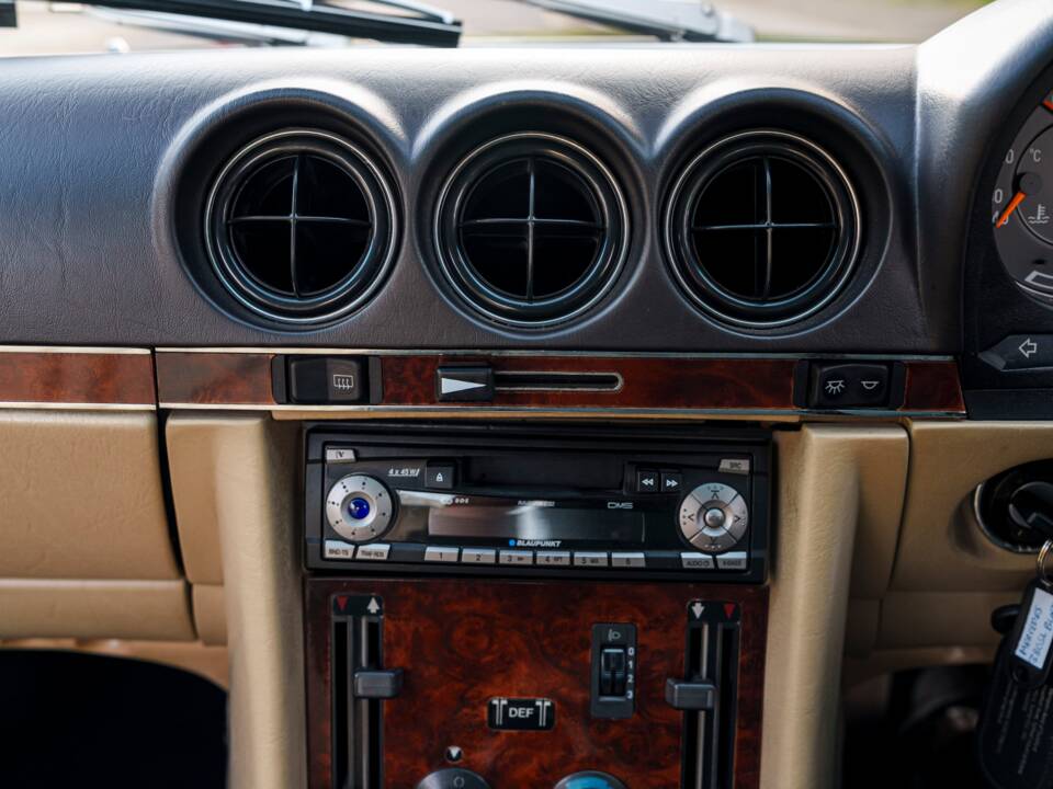 Imagen 19/28 de Mercedes-Benz 380 SL (1985)
