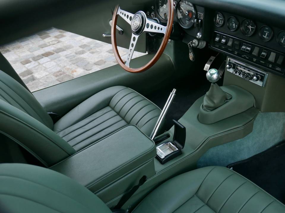 Afbeelding 32/50 van Jaguar E-Type (1968)