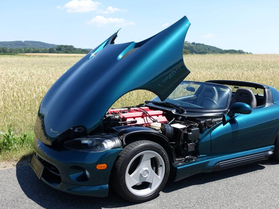 Image 16/35 of Dodge Viper RT/10 (1994)