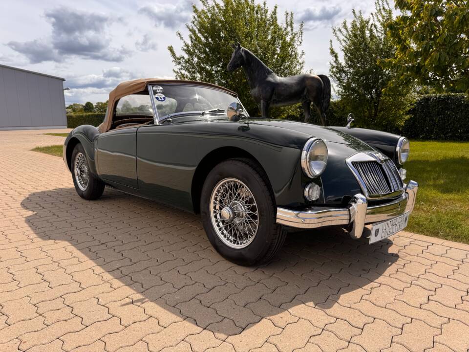 Image 2/79 of MG MGA 1600 (1961)