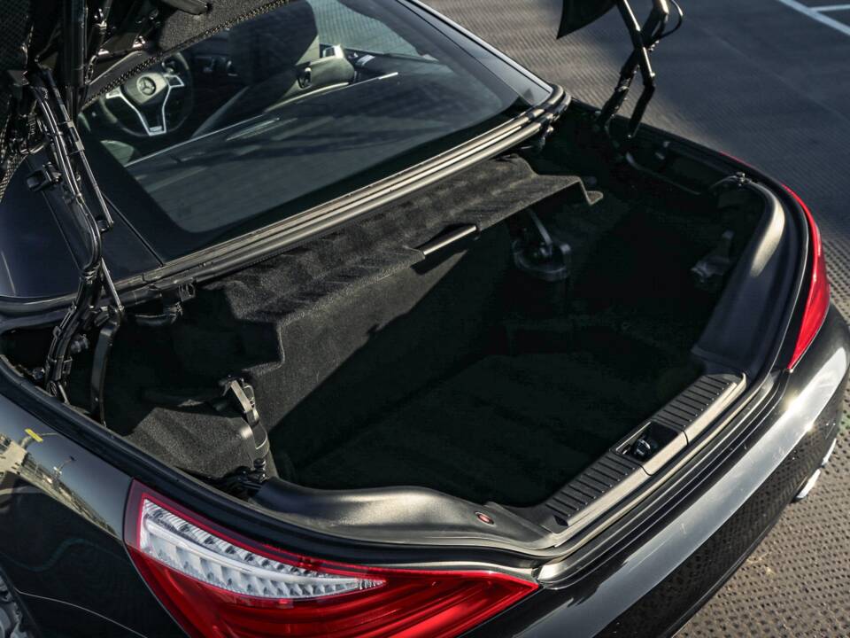 Image 32/33 de Mercedes-Benz SL 63 AMG (2012)
