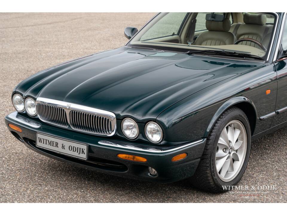 Bild 15/30 von Jaguar XJ 8 Executive (1998)