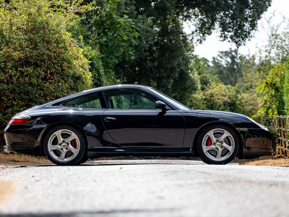Image 2/50 of Porsche 911 Carrera 4S (2002)