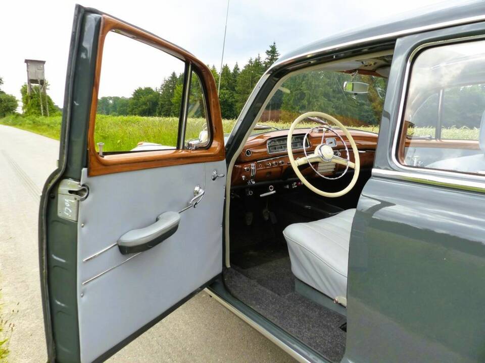 Mercedes-Benz 220 S Limousine 63 kW/85 PS (W 180)