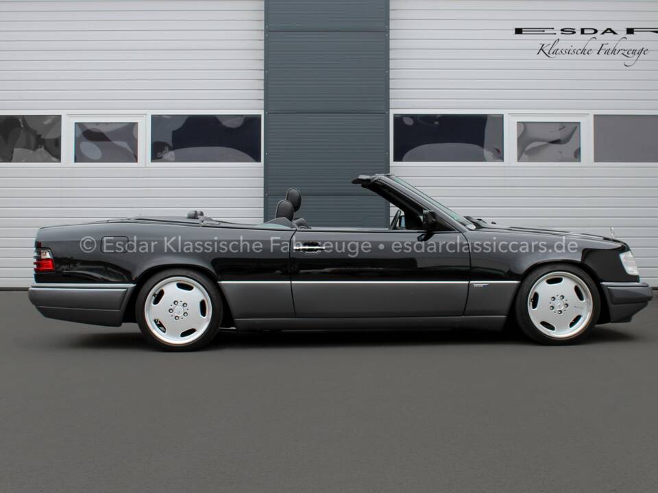 Image 15/33 of Mercedes-Benz E 200 (1994)