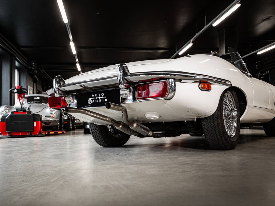 Image 7/53 de Jaguar E-Type (1970)