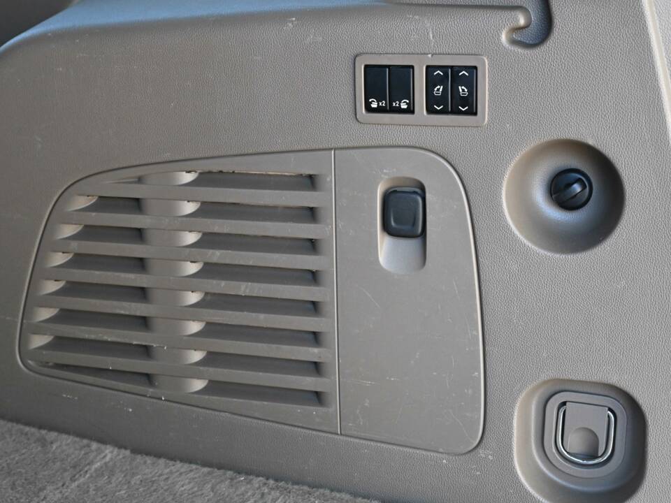 Image 35/50 of Chevrolet Suburban (2017)