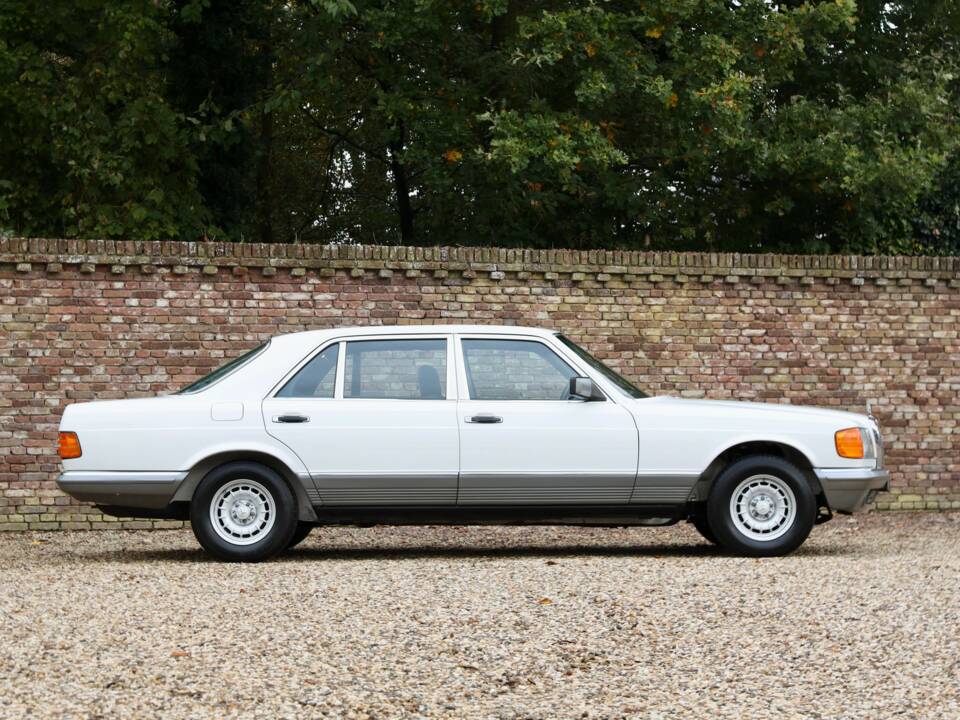 Bild 15/50 von Mercedes-Benz 380 SEL (1983)