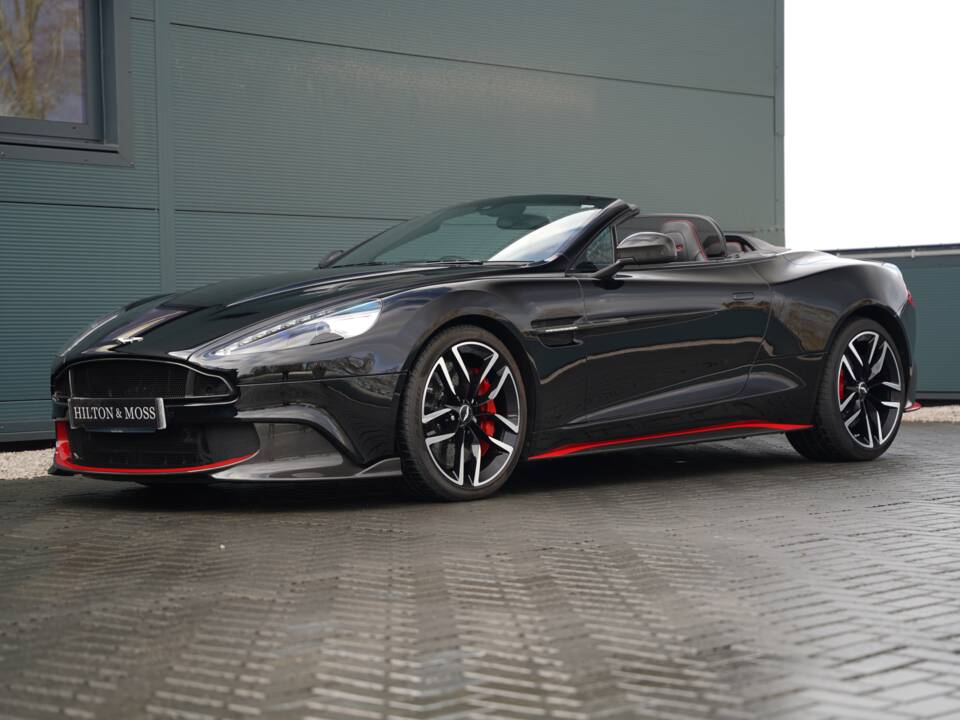 Image 11/50 of Aston Martin Vanquish S Volante (2018)