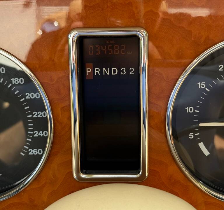 Image 15/32 of Bentley Azure (2003)