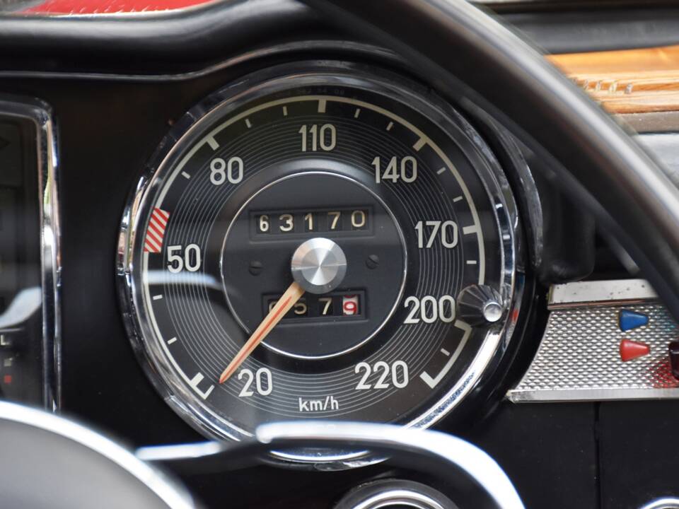 Image 33/45 of Mercedes-Benz 230 SL (1964)