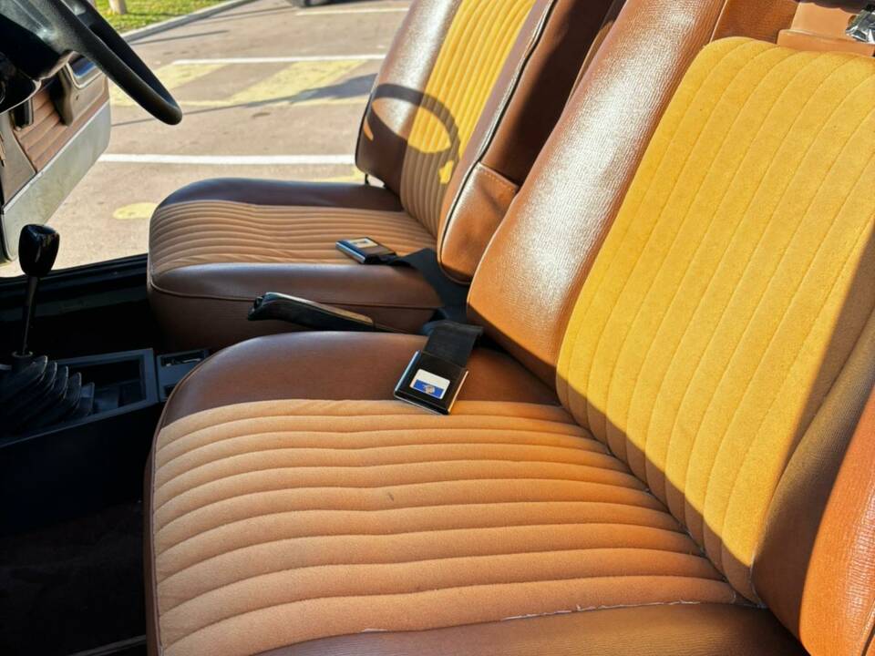 Image 40/55 de Peugeot 504 GL (1979)