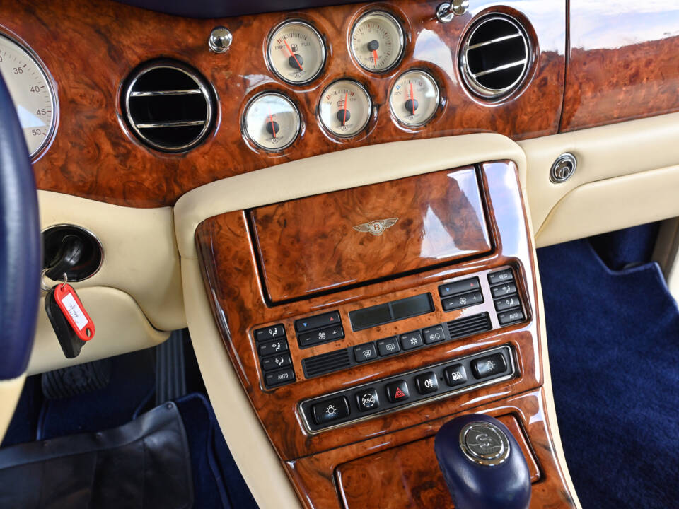 Image 22/29 of Bentley Arnage Le Mans (2001)