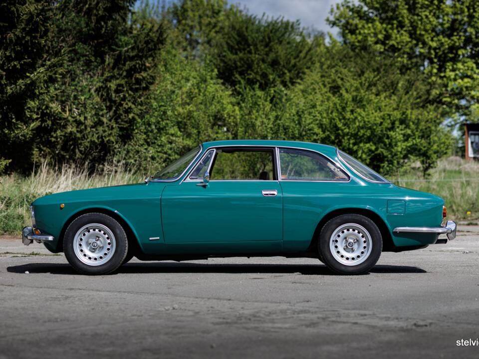 Bild 11/39 von Alfa Romeo 1750 GT Veloce (1971)